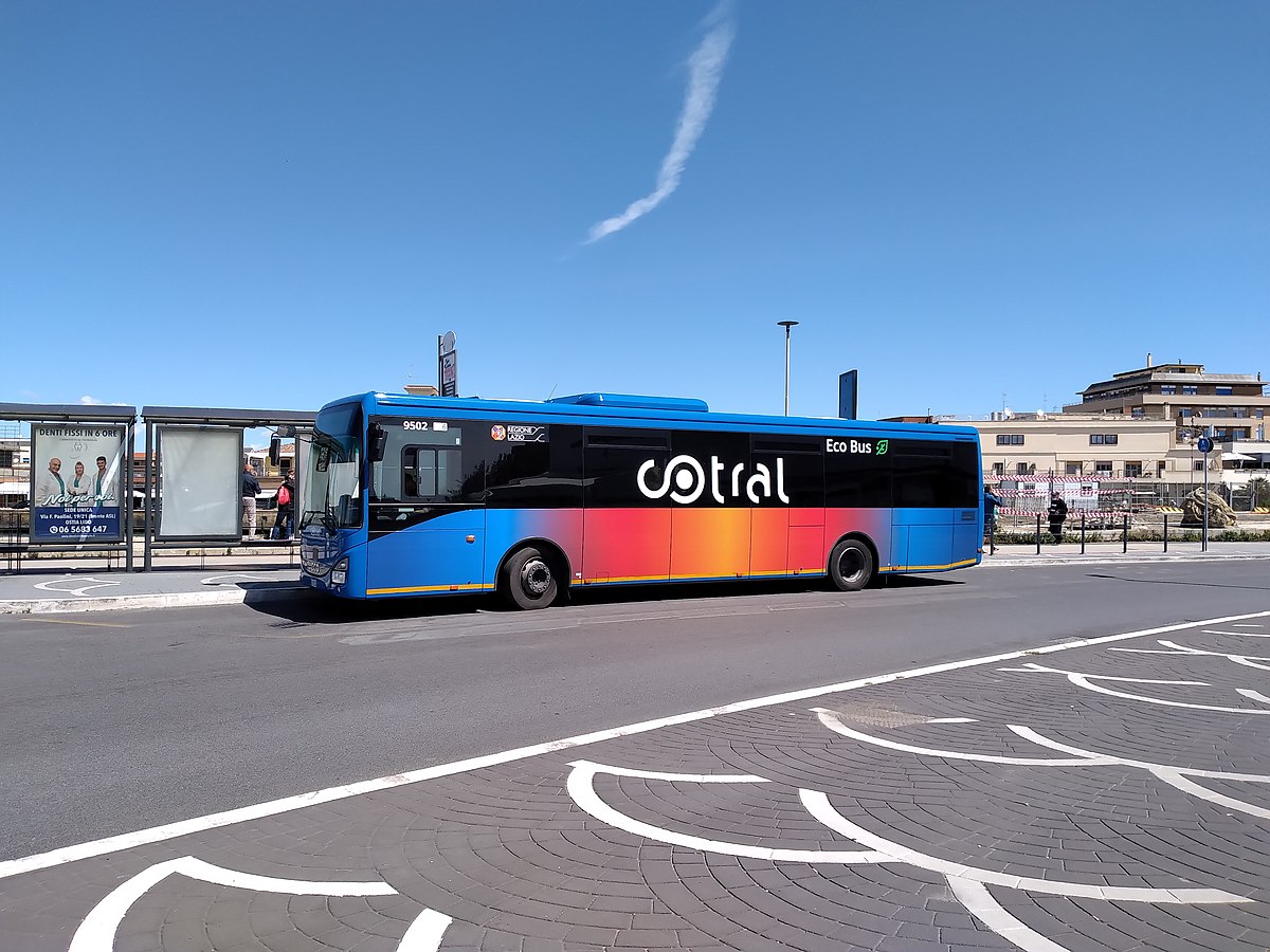 Автобусом Cotral из аэропорта Фьюмичино