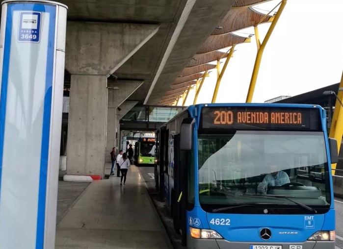 Городской автобус из аэропорта Барахас