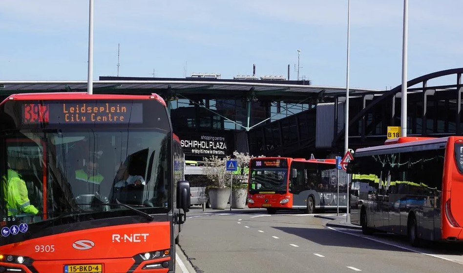 Автобус из аэропота Амстердама