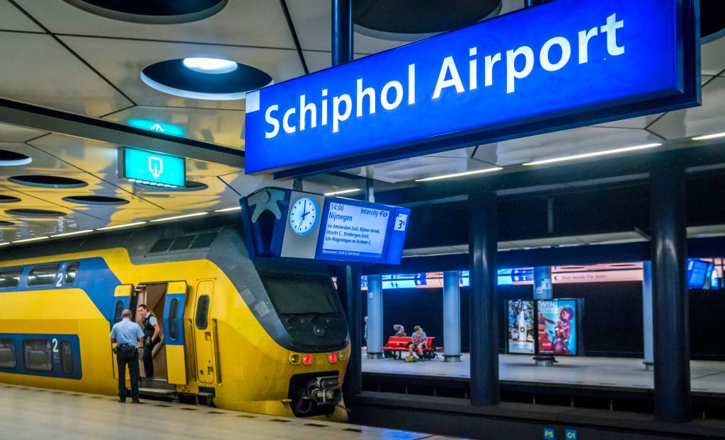 Поезд из аэропорта Амстердама