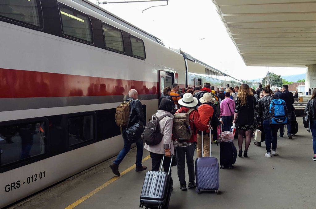 Поезд из аэропорта Тбилиси в город