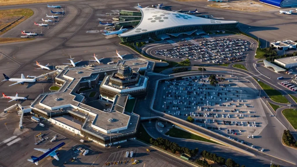 Вид на аэропорт Гейдар Алиев 