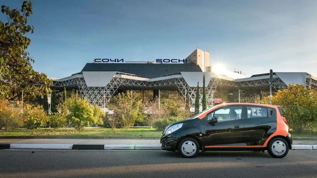 Каршеринг в аэропорту Сочи