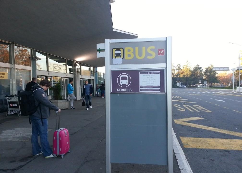 Автобусная остановка аэропорт Белграда