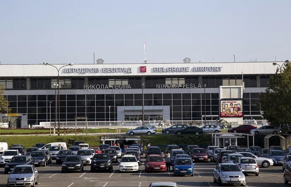 Парковка в аэропорту Никола Тесла 