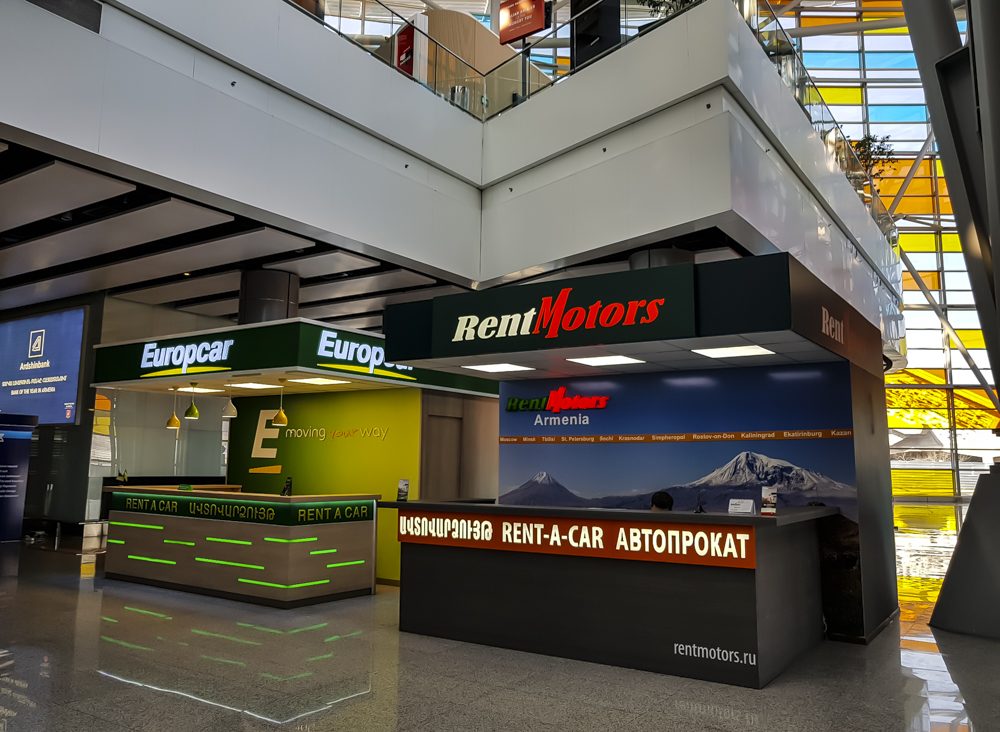 Стойки аренды авто в аэропорту Еревана Звартноц