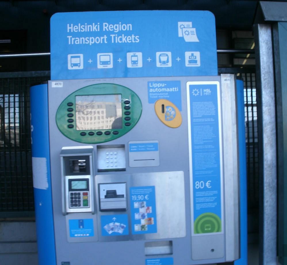 Аппарат по продаже билетов в аэропорту Хельсинки