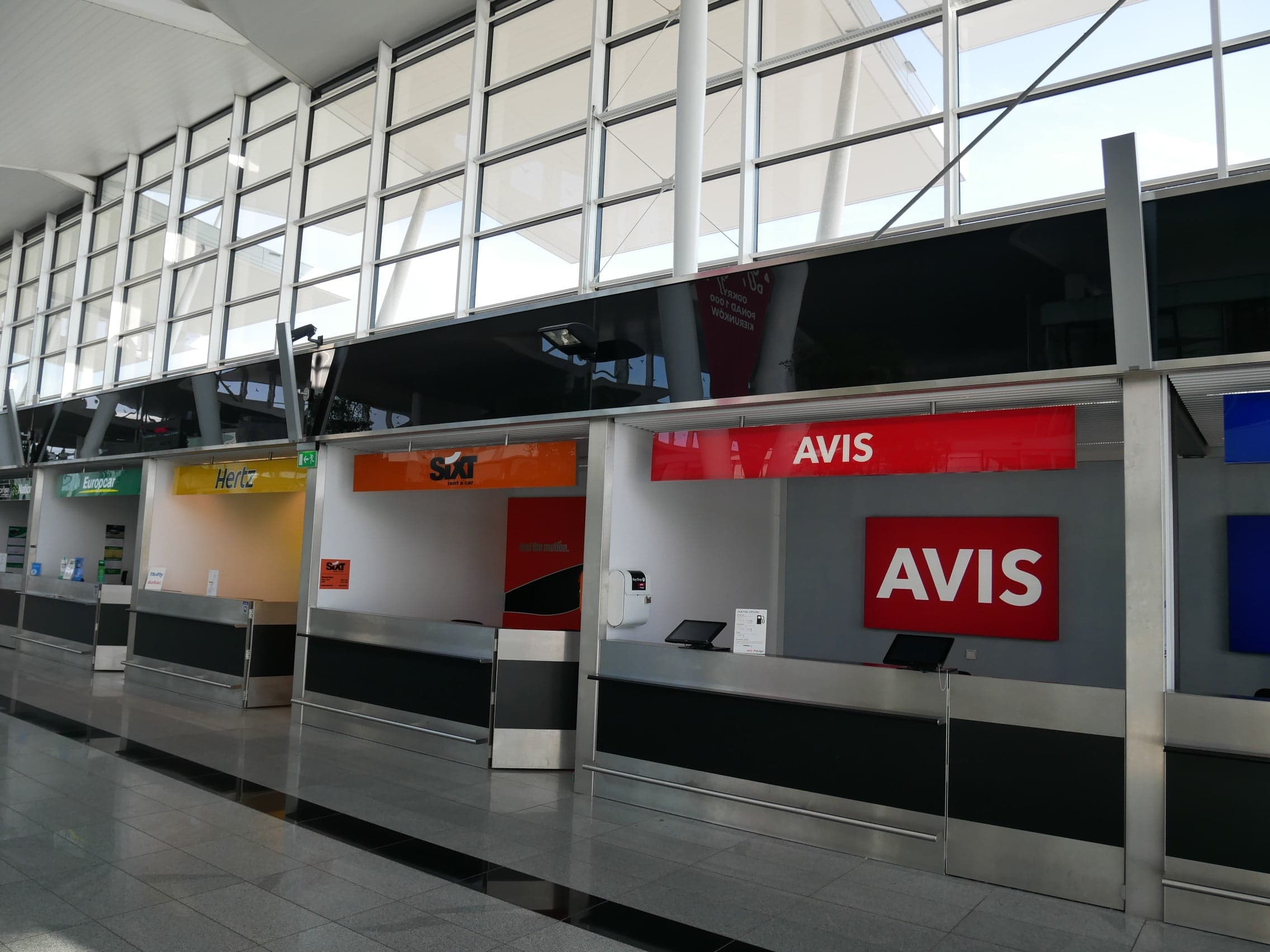 Стойки проката автомобилей в аэропорту Праги