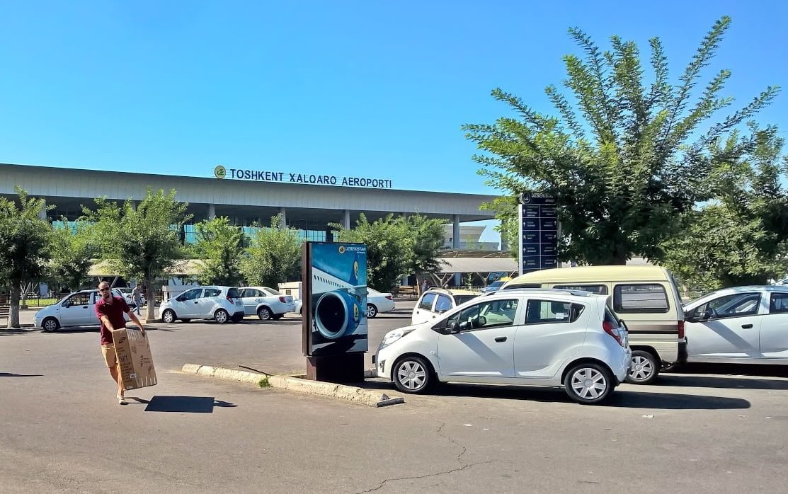 Парковка в аэропорту Ташкента
