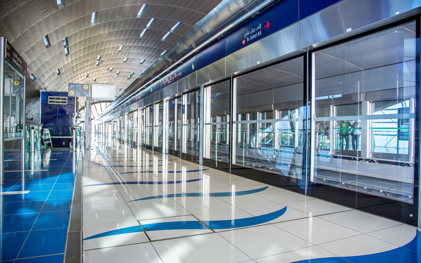Станция метро в аэропорту Дубая