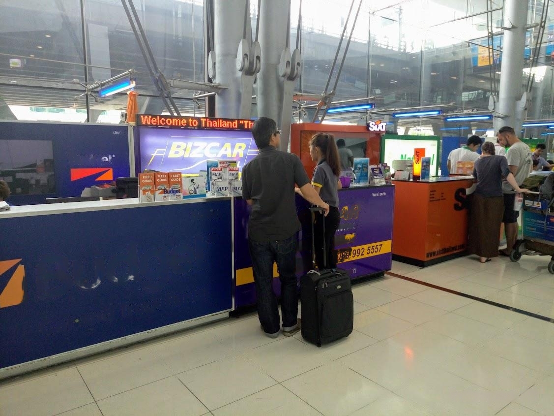 Стойки аренды авто в аэропорту Бангкока